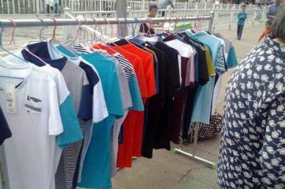 地攤服裝生意遇冷？根源在于貨源策略的缺失